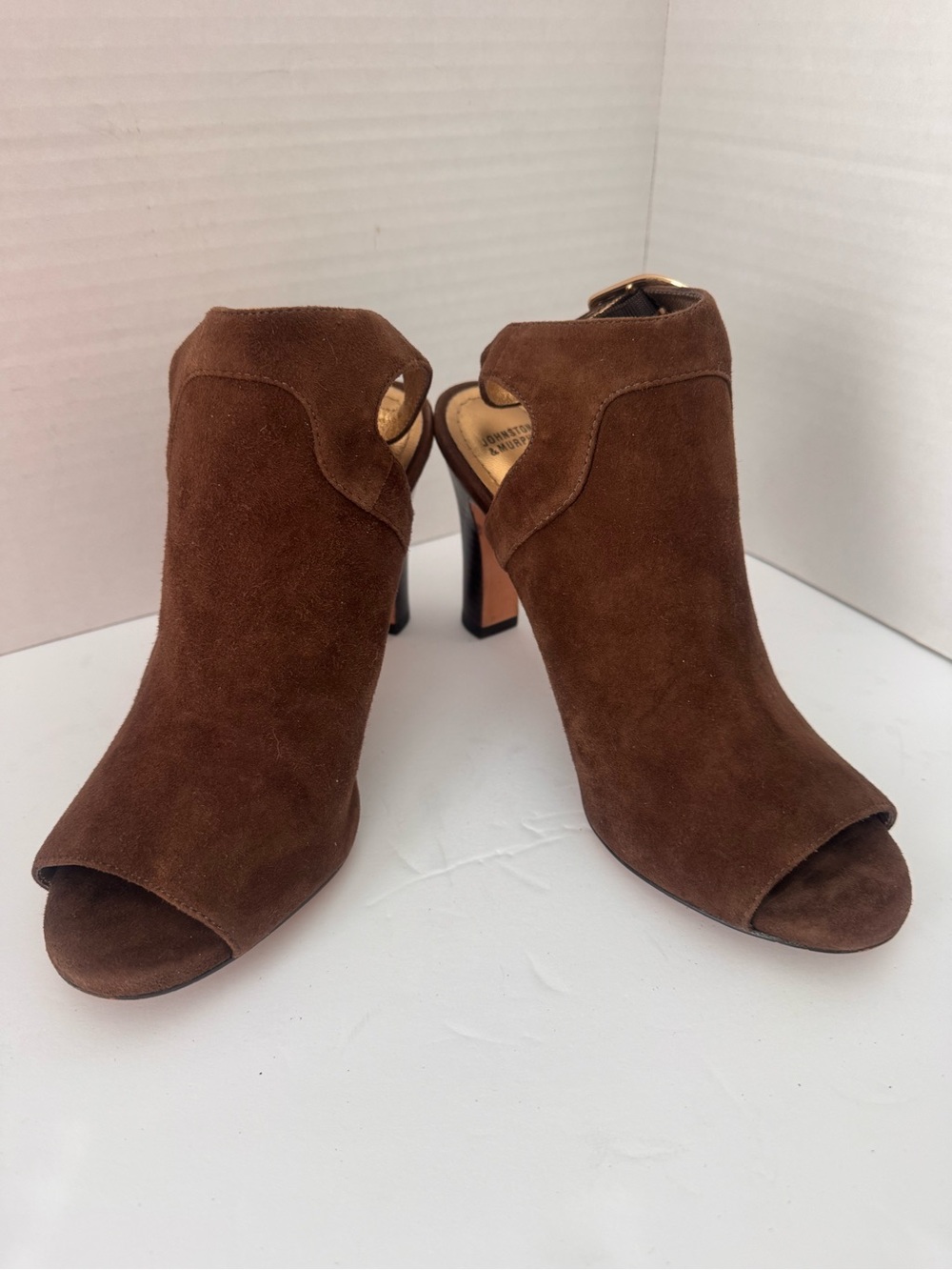 Johnston & Murphy Cassie Brown Suede Peep Toe Booties Heel Sandals 9M Brazil